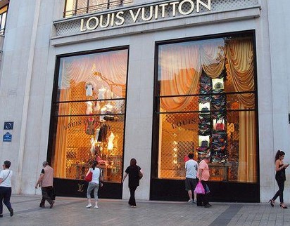 How Much Do You Make At Louis Vuitton? – Site Title